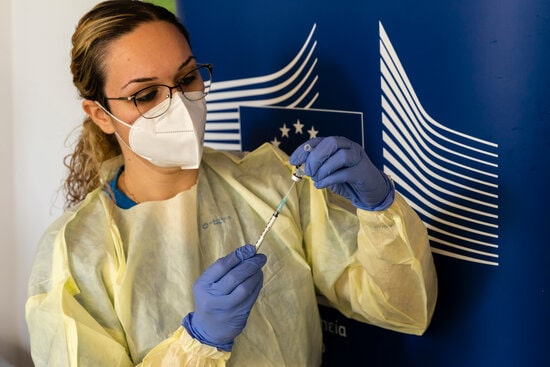 A nurse getting ready to administer a dose of the Pfizer Covid-19 vaccine (Courtesy of the European Commission)